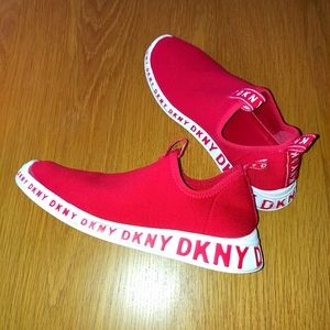 Designer brand signature logo lettering printed outsole casual sneakers